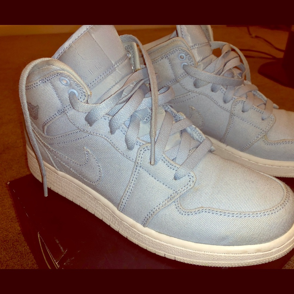 Baby blue air Jordan’s size 7